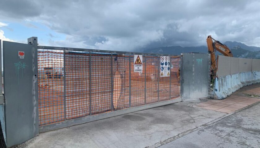 Ripascimento “lumaca”, stop al cantiere sul litorale orientale di Salerno