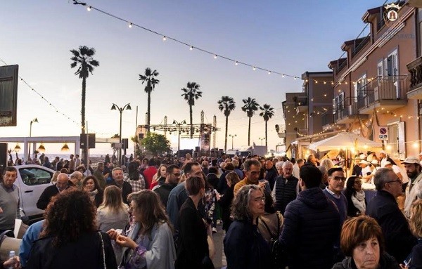 A Castellabate torna “Lungomare Vivo”: tre domeniche tra spettacoli, mercatini e musica