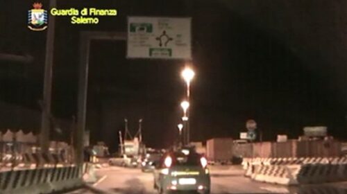 Salerno, traffico di droga dal Sud America nel porto: 8 arresti, sequestrati 180 kg di cocaina: i nomi Salerno, traffico di droga dal Sud America nel porto: 8 arresti, sequestrati 180 kg di cocaina: i nomi