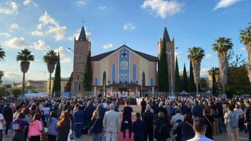 Salerno, fede e gioia a Mariconda: accolta la reliquia di San Carlo Acutis