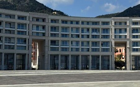 Salerno, 14enne assalito dal branco in Piazza della Libertà: lividi e labbro spaccato Salerno, 14enne assalito dal branco in Piazza della Libertà: lividi e labbro spaccato