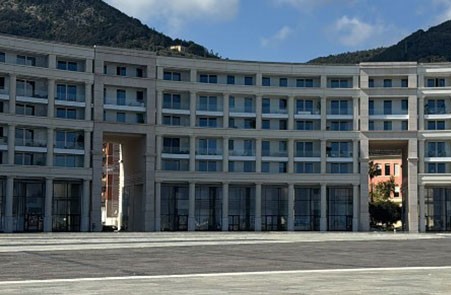 Salerno, 14enne assalito dal branco in Piazza della Libertà: lividi e labbro spaccato