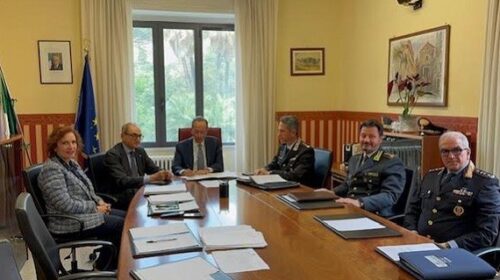 Salerno, firmato in Prefettura il protocollo antimafia per turismo e ristorazione Salerno, firmato in Prefettura il protocollo antimafia per turismo e ristorazione