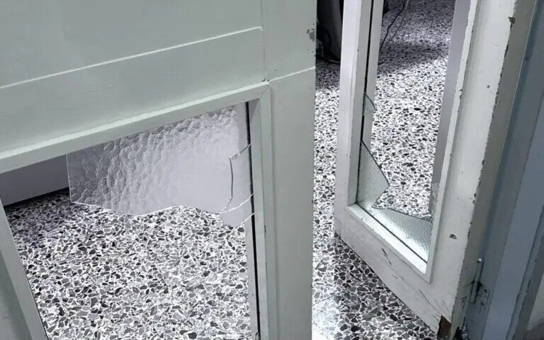 Sassano, aggredisce i dipendenti comunali: 35enne denunciato
