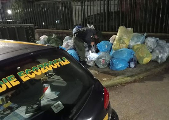 Pellezzano, controlli sui rifiuti: sanzioni e indagini su una discarica abusiva