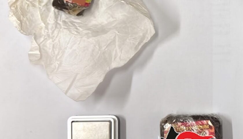 Salerno, Beccato con l’hashish: scatta l’arresto