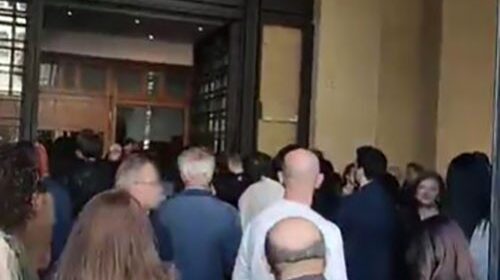 Salerno, fila di figuranti all’Augusteo per il casting della terza serie tv di “Malinconico”