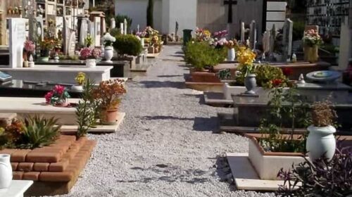 Sala Consilina, raid al cimitero: rubata lapide e devastata una tomba Sala Consilina, raid al cimitero: rubata lapide e devastata una tomba