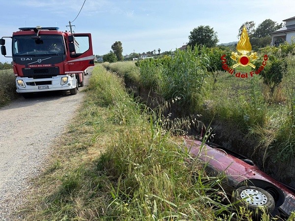 Casal Velino., auto finisce in un fossato: grave un anziano