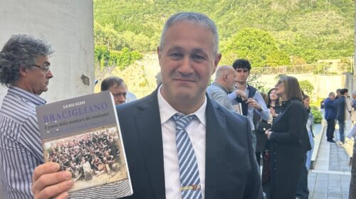 Successo a Bracigliano per la presentazione del libro di Luigi Izzo sulla storia della banda musicale Successo a Bracigliano per la presentazione del libro di Luigi Izzo sulla storia della banda musicale