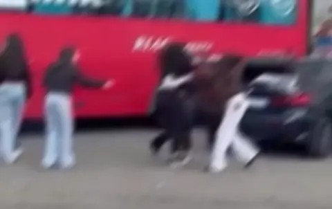 Vallo della Lucania, lite tra studentesse finisce a calci e pugni