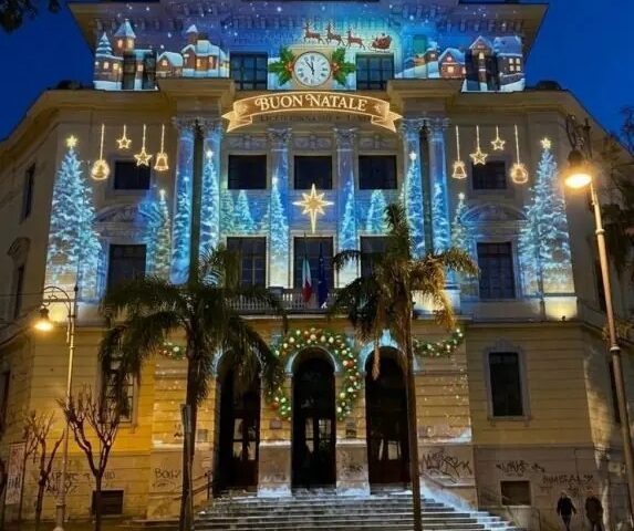 Salerno, Luci d’Artista: gara da 1,7 milioni per le opere, illuminati alcuni edifici storici