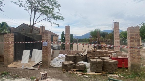 Capaccio Paestum, sequestrati manufatti abusivi in area vincolata: tre denunce
