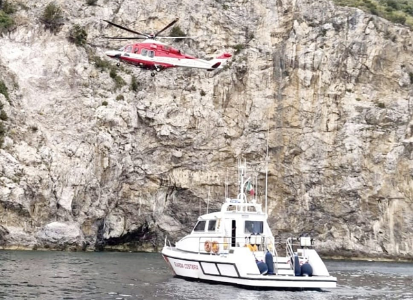 Maiori, con la moto nel vuoto: muore dopo un volo di 100 metri a Capo d’Orso