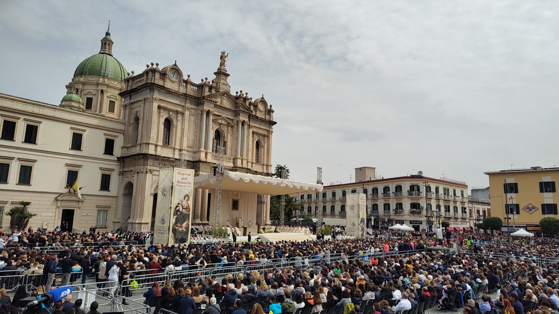 Papa Leone XIV a Pompei nel giorno della Supplica: fede, emozione e devozione nella città mariana