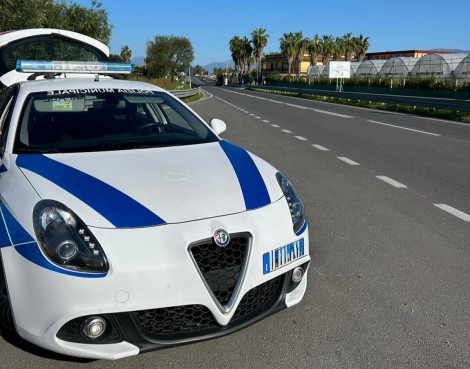 Eboli, non si ferma all’alt: sanzionato con 6000 euro imprenditore senza patente
