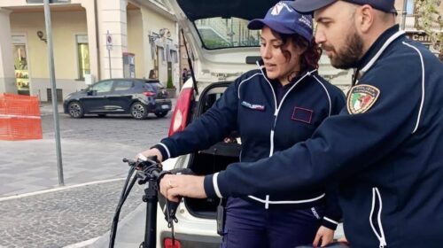 Bici elettriche modificate: oltre 15 sequestri e pioggia di multe. Stretta della Polizia Municipale