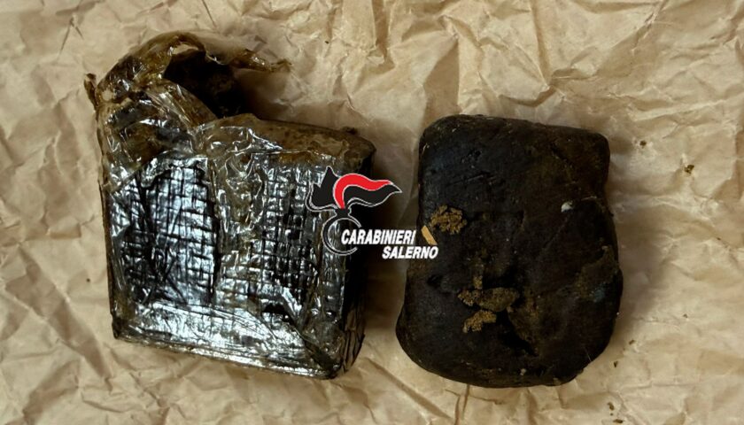 Mercato San Severino, spacciatore finisce nei guai: scoperto con 2 panetti di hashish