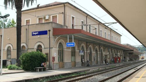 Sapri, aggredisce agente della Polfer con un coltello: arrestato