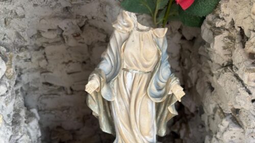 Salerno, sdegno a Torrione: decapitata la statua della Vergine Maria
