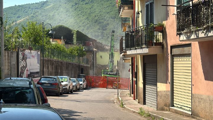 Bracigliano San Nazario, al via demolizione dello stabile
