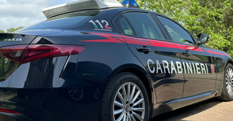 Salerno, scoperto con droga e 2700 euro: arrestato