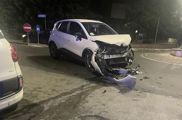 Campagna, incidente nella notte al Quadrivio: 2 feriti trasportati all’ospedale