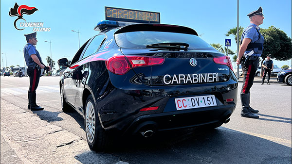 Non si ferma a un posto di blocco e travolge carabiniere
