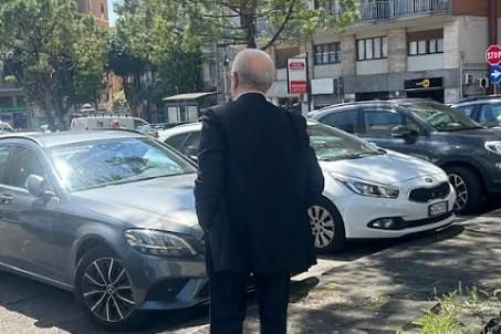 Salerno, De Luca  contro abusivi e degrado: sopralluoghi e controlli in città