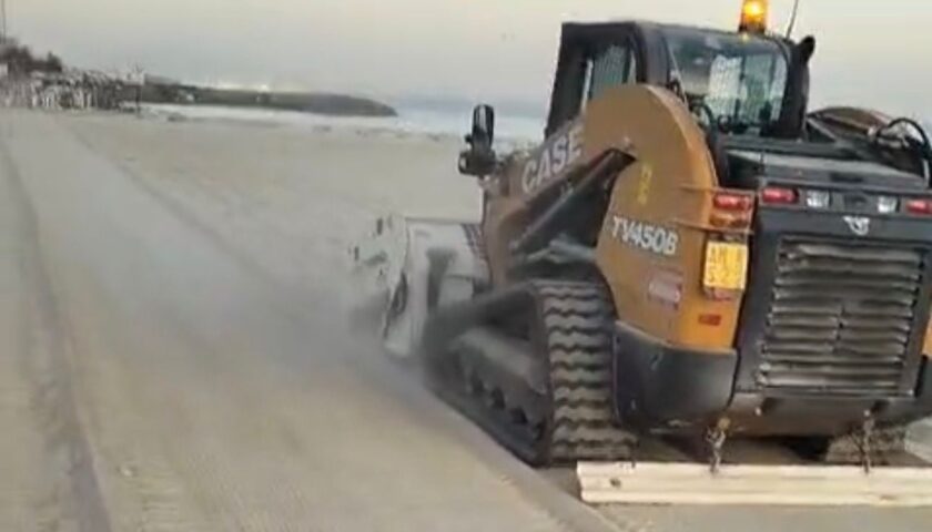 Spiagge Salerno, al lavoro anche per rastrellamento meccanizzato