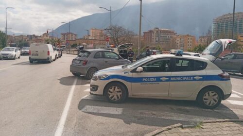 Nocera Inferiore, bambina chiusa in auto: salvata dalla Polizia Municipale Nocera Inferiore, bambina chiusa in auto: salvata dalla Polizia Municipale