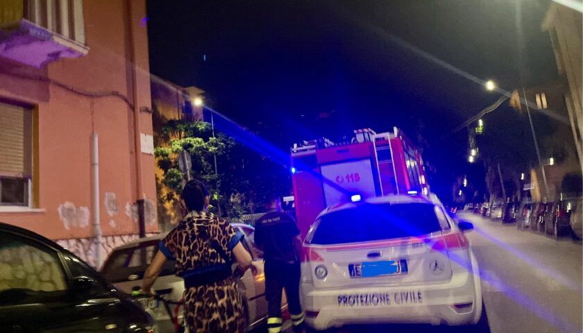 Salerno, paura nella notte a Torrione: scattano i soccorsi per una donna che non rispondeva al telefono