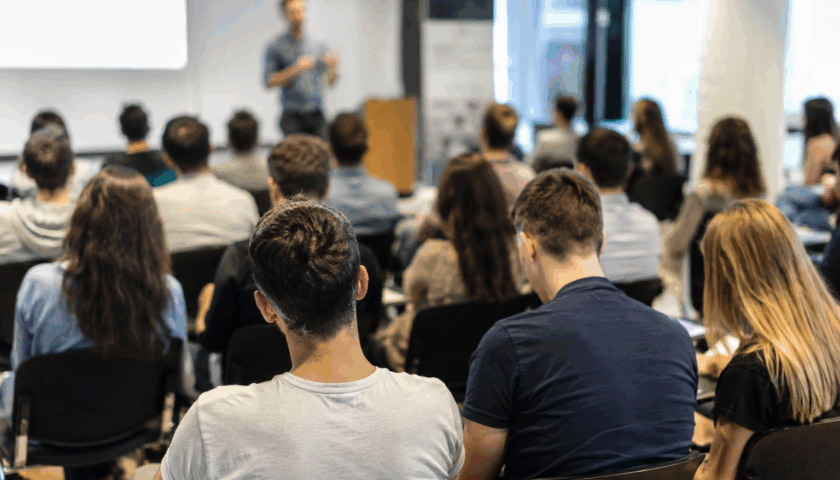Laureati, cresce il lavoro ma non i salari
