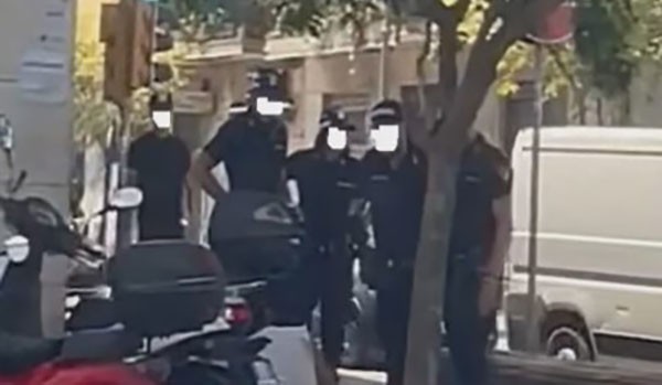 Polizia municipale, il Comando apre inchiesta interna sul vigile che litiga con senzatetto