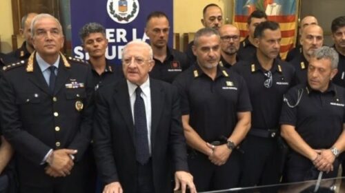 Nos, De Luca dichiara guerra a parcheggiatori abusivi a Salerno Nos, De Luca dichiara guerra a parcheggiatori abusivi a Salerno