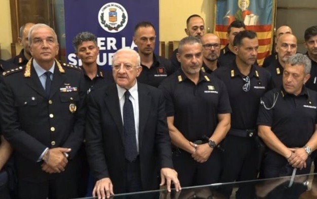 Nos, De Luca dichiara guerra a parcheggiatori abusivi a Salerno