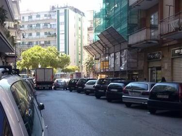 Salerno, area pedonale di via Sichelmanno a Pastena solo su carta. “Urge ZtL. Situazione non più tollerabile”