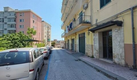 Miasmi nelle zone del centro di Salerno,  raccolta firme dei residenti