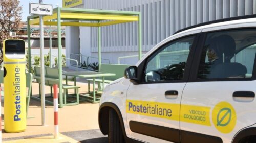 Poste Italiane, superate le 3.200 colonnine di ricarica per auto elettriche installate