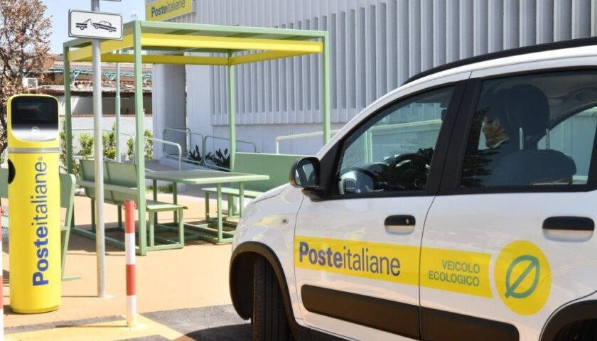 Poste Italiane, superate le 3.200 colonnine di ricarica per auto elettriche installate