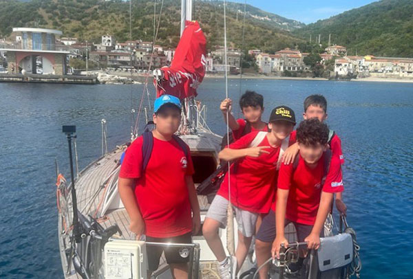 Acciaroli, Sailors for Kids approda al porto una nuova esperienza formativa