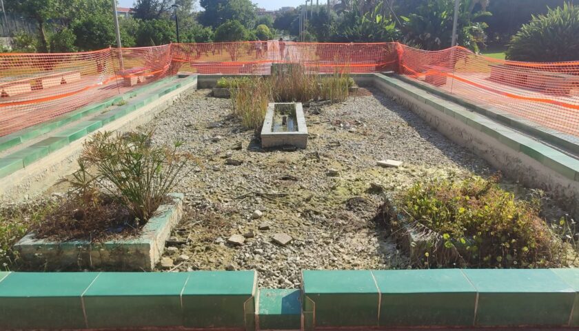 Salerno, fontana del Parco del Mercatello nel degrado. I cittadini accusano: “Presi in giro”