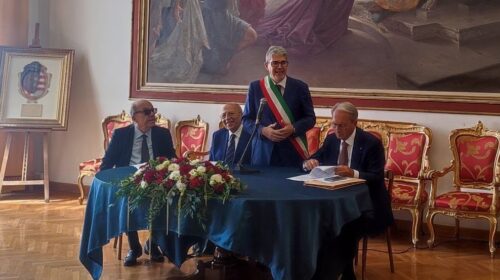 Cava de’ Tirreni, intitolazione del Salone di Rappresentanza del Palazzo di Città a Federico De Filippis Cava de’ Tirreni, intitolazione del Salone di Rappresentanza del Palazzo di Città a Federico De Filippis