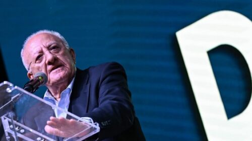 Salerno, De Luca proclamato sindaco: neo primo cittadino, ora cerimonia per 32 consiglieri comunali eletti Salerno, De Luca proclamato sindaco: neo primo cittadino, ora cerimonia per 32 consiglieri comunali eletti