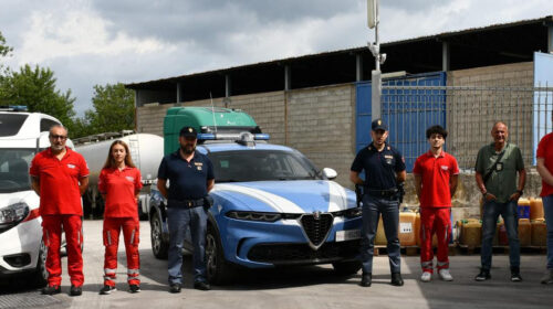 La polizia dona 1127 litri di gasolio sequestrato alla Croce Rossa