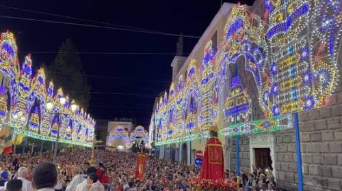 Festa di San Giovanni Battista ad Angri: paura durante i fuochi, botti sotto i piedi e polemiche sulla sicurezza