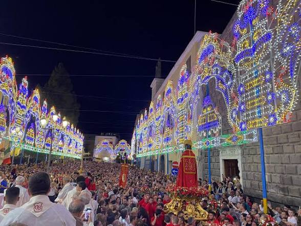 Festa di San Giovanni Battista ad Angri: paura durante i fuochi, botti sotto i piedi e polemiche sulla sicurezza