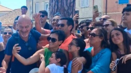 Bentornati al Sud, Castellabate torna set cinematografico: Bagno di folla per Bisio, Siani ed Esposito