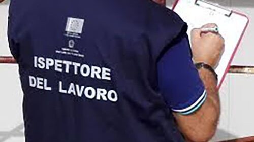 Salerno, blitz in un cantiere edile: sanzionate 13 imprese e sospese tre attività Salerno, blitz in un cantiere edile: sanzionate 13 imprese e sospese tre attività
