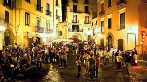 Salerno, stop musica all’aperto: meno restrizioni per i locali del sotto piazza Libertà